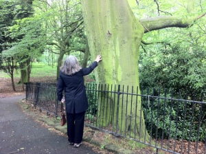 Marilynne Robinson touching a beech tree in Sefton Park the day I cooked Scouse for her.